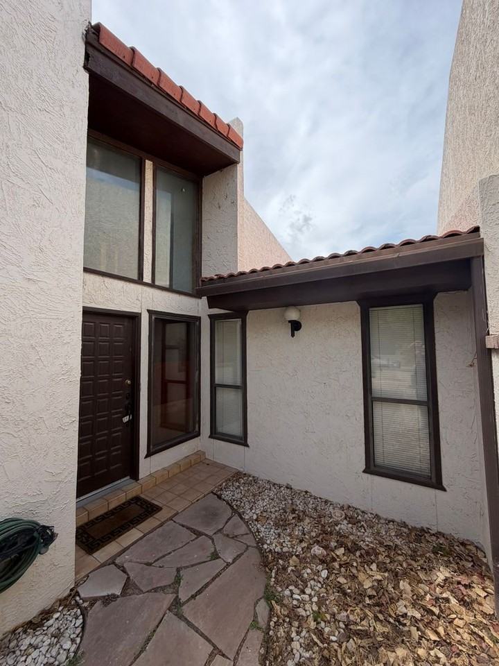 1413 Desert Willow Dr - Photo 3 of 32