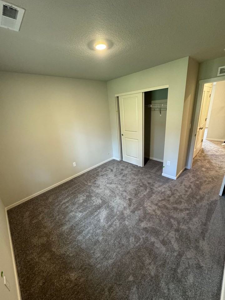 2051 Franklin St - Photo 2 of 9