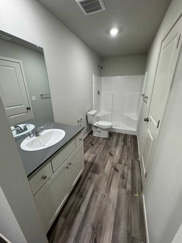 2051 Franklin St - Photo 7 of 9