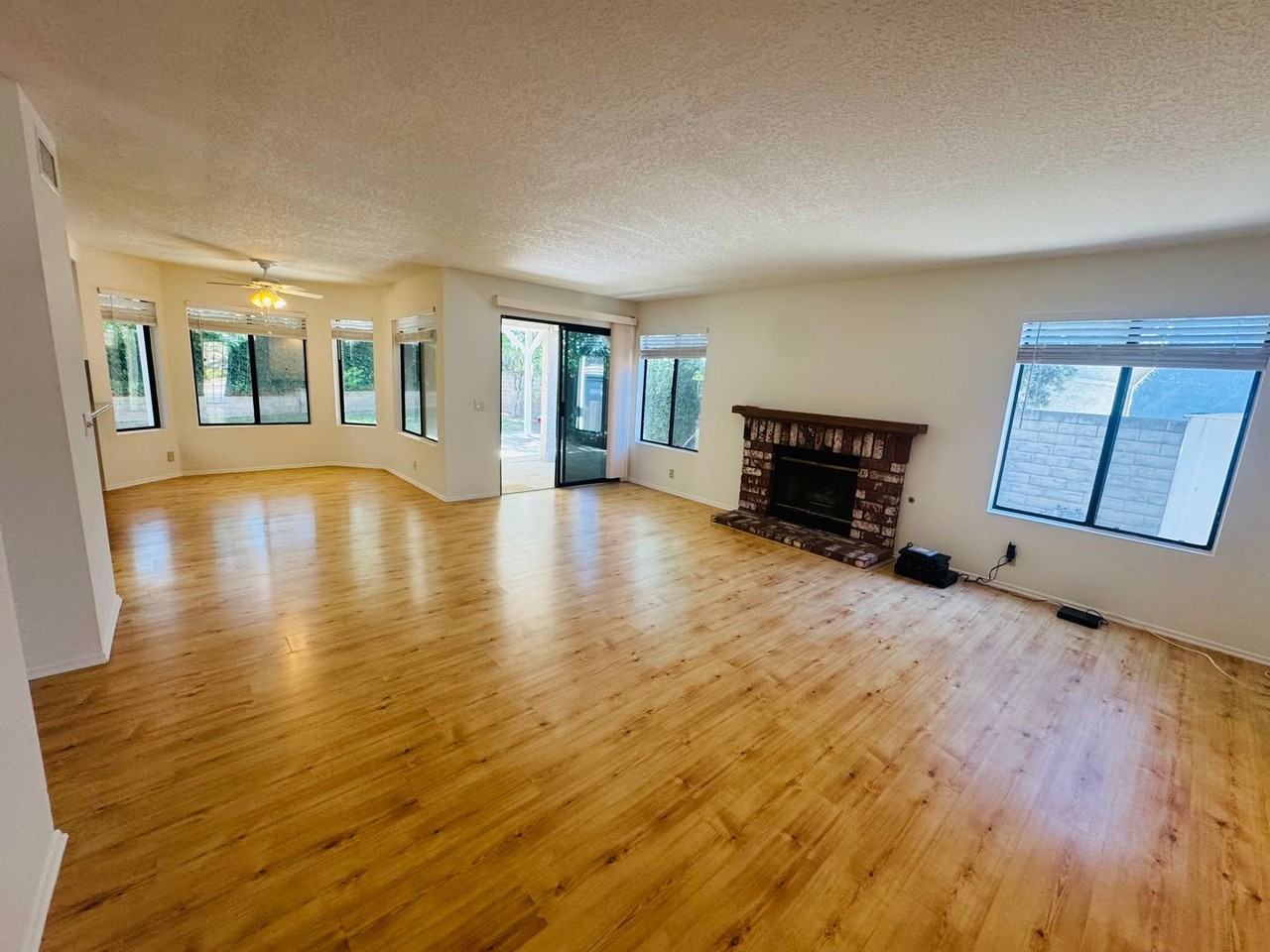 2845 Queens Way - Photo 4 of 27