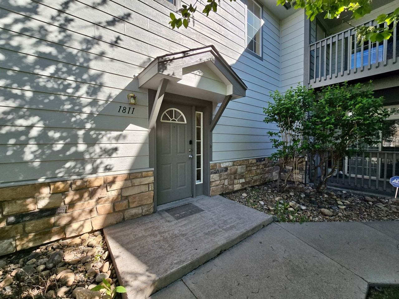 3262 E 103rd Dr - Photo 4 of 30