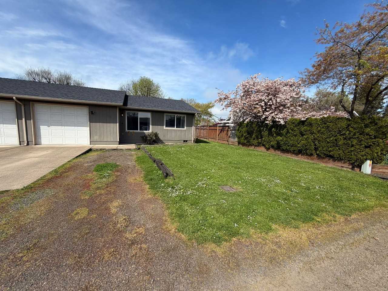 370 S 11th St - Photo 2 of 20