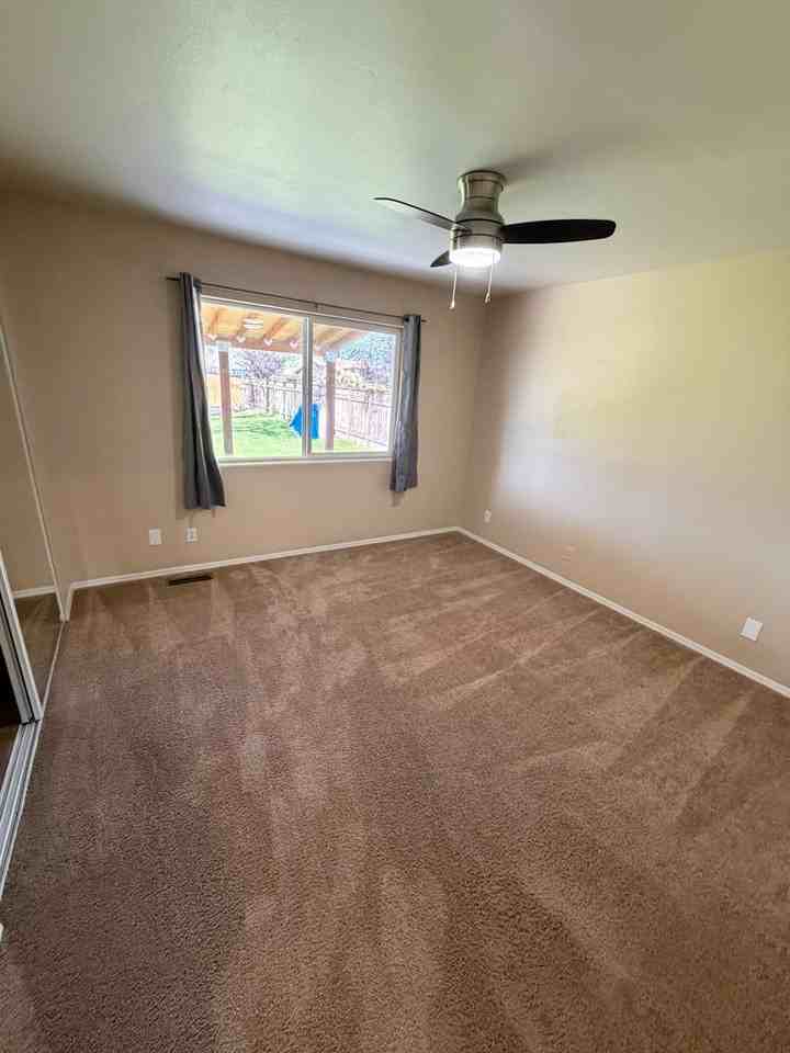 370 S 11th St - Photo 7 of 20