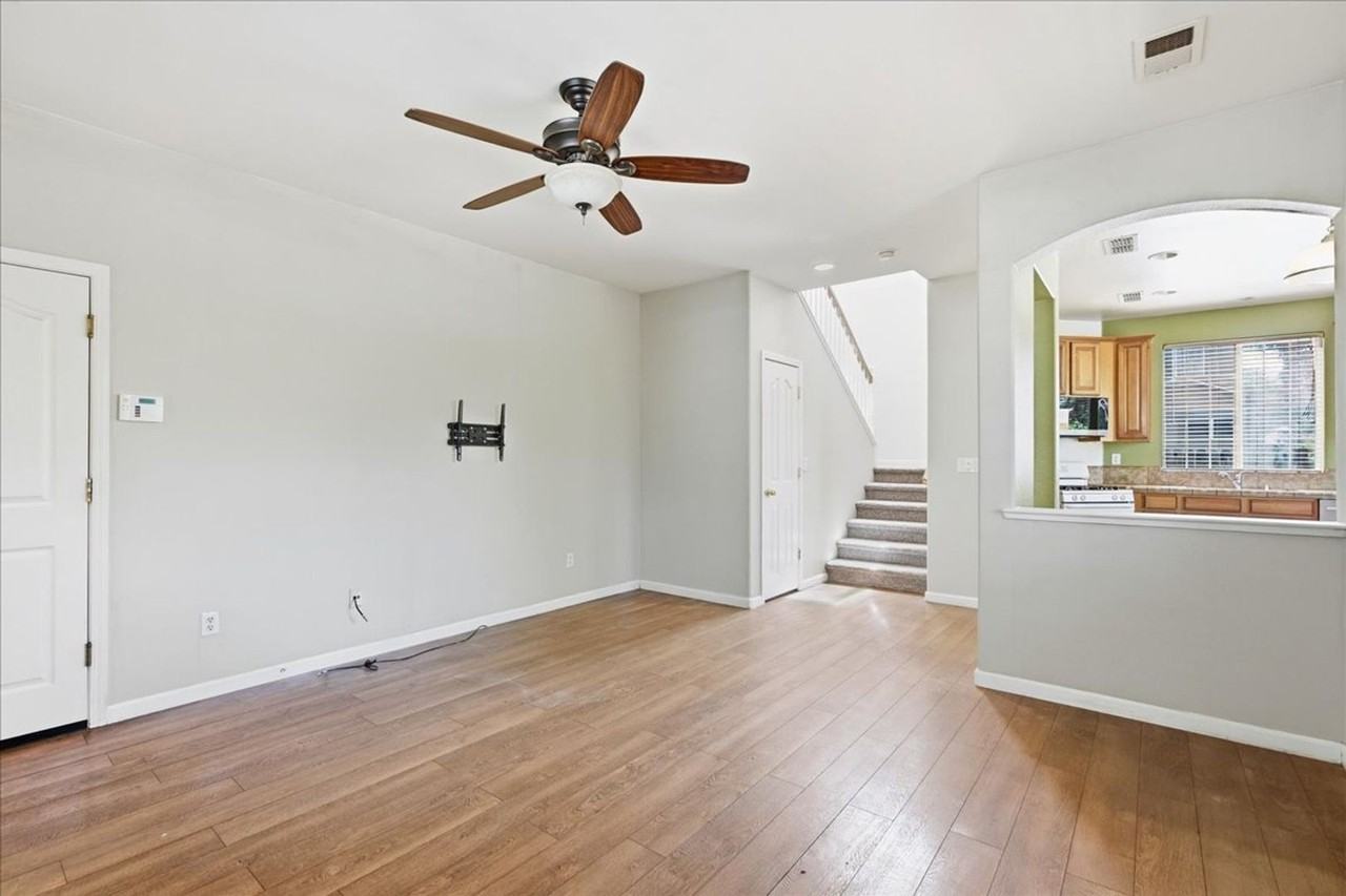 2803 Crested St - Photo 3 of 26