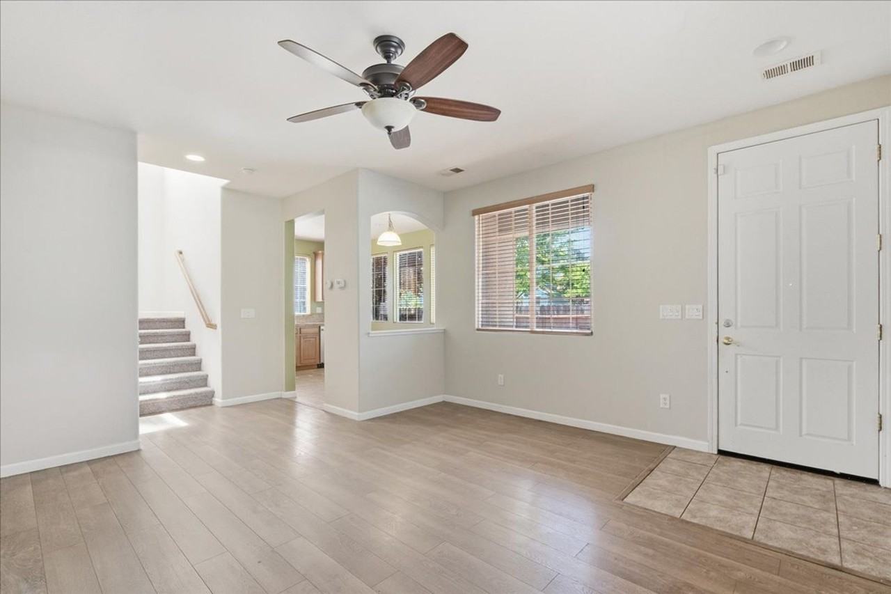 2803 Crested St - Photo 4 of 26