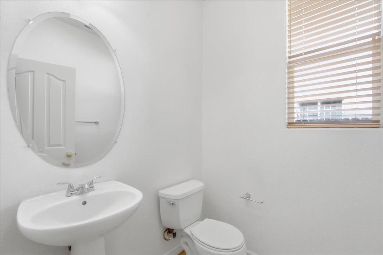 2803 Crested St - Photo 6 of 26