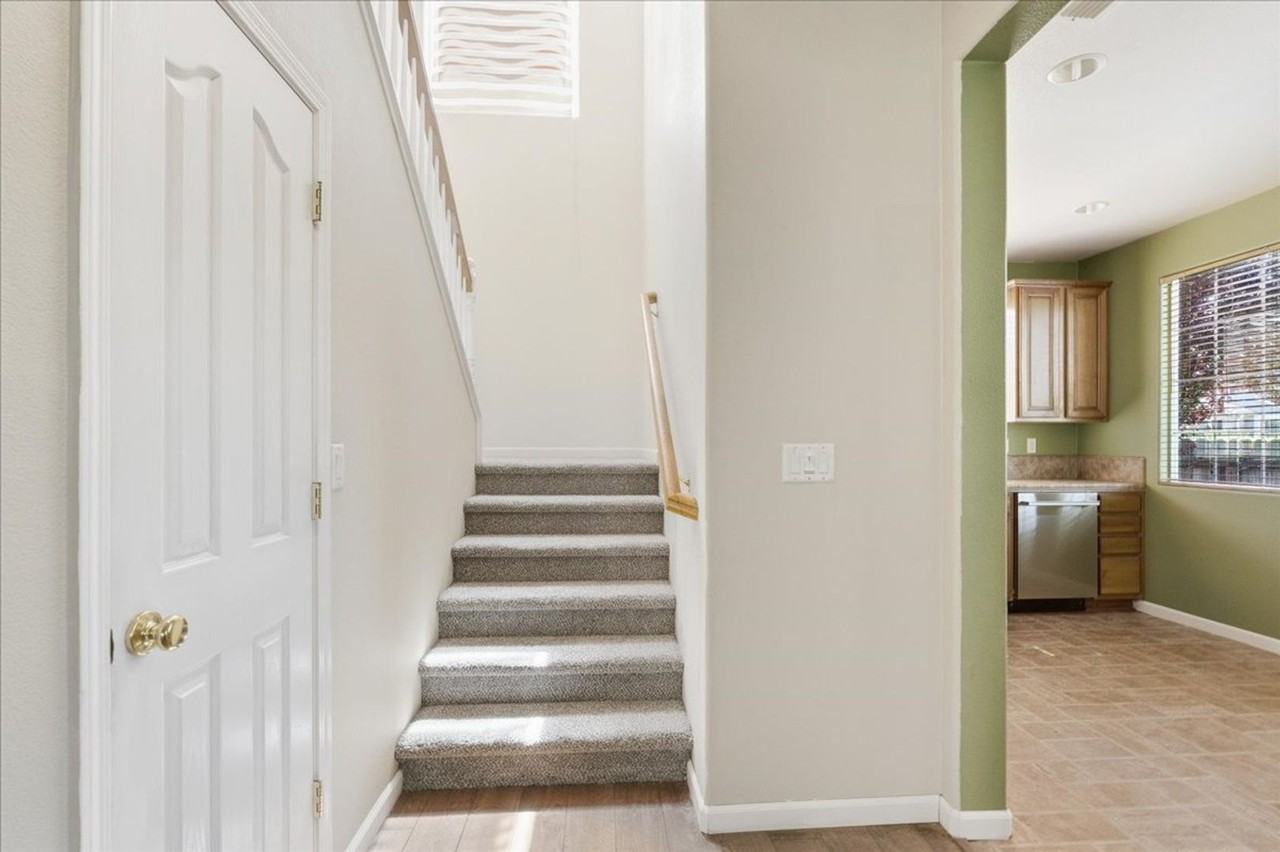 2803 Crested St - Photo 7 of 26