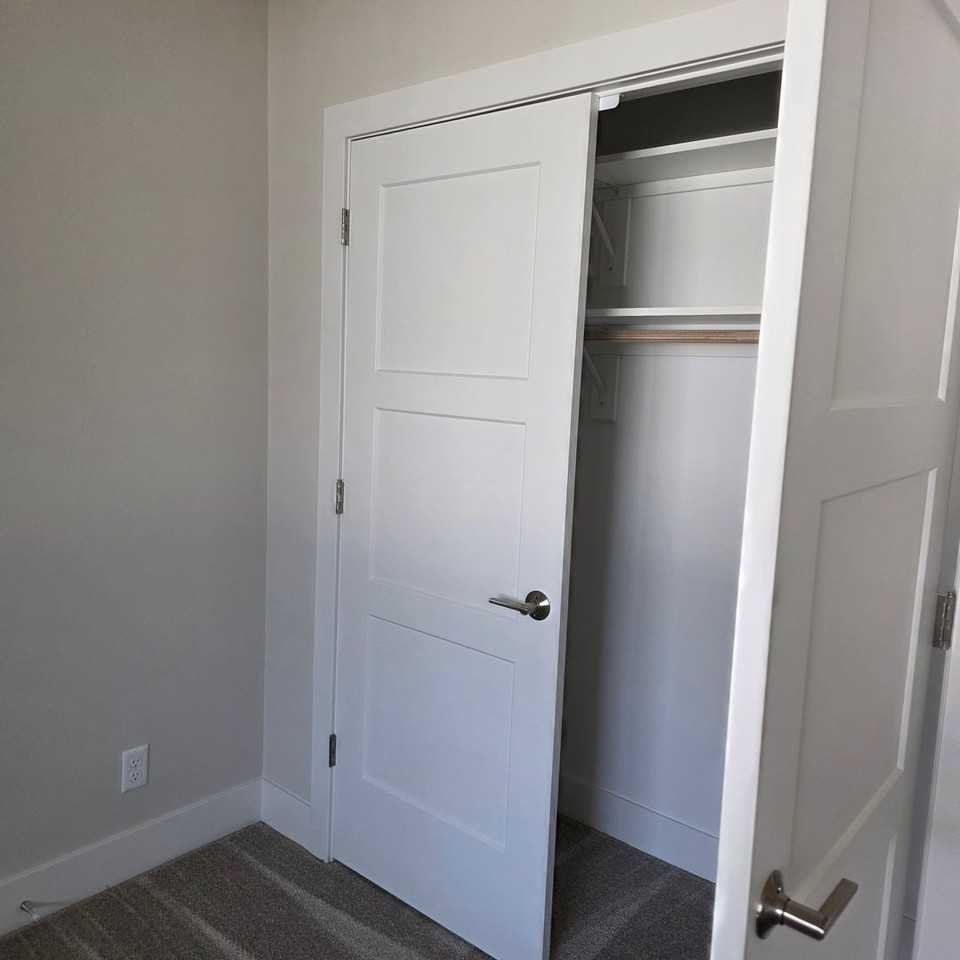 5807 S 94th St - Photo 2 of 22