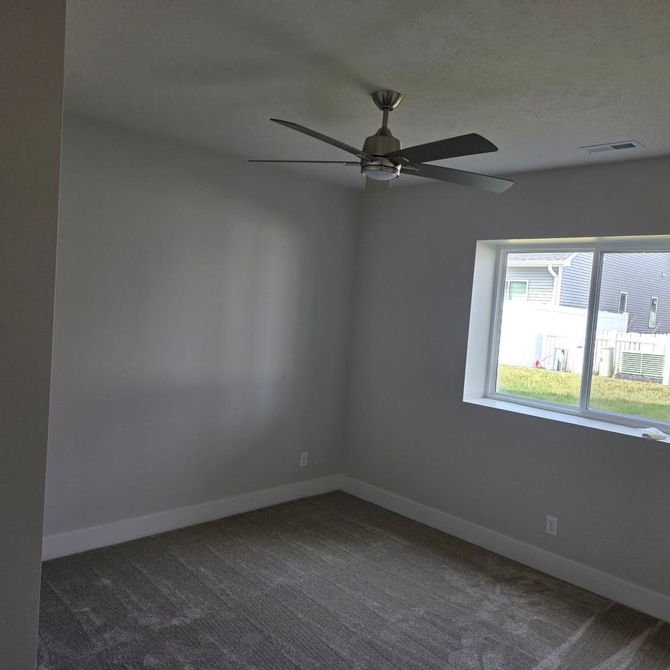 5807 S 94th St - Photo 5 of 22