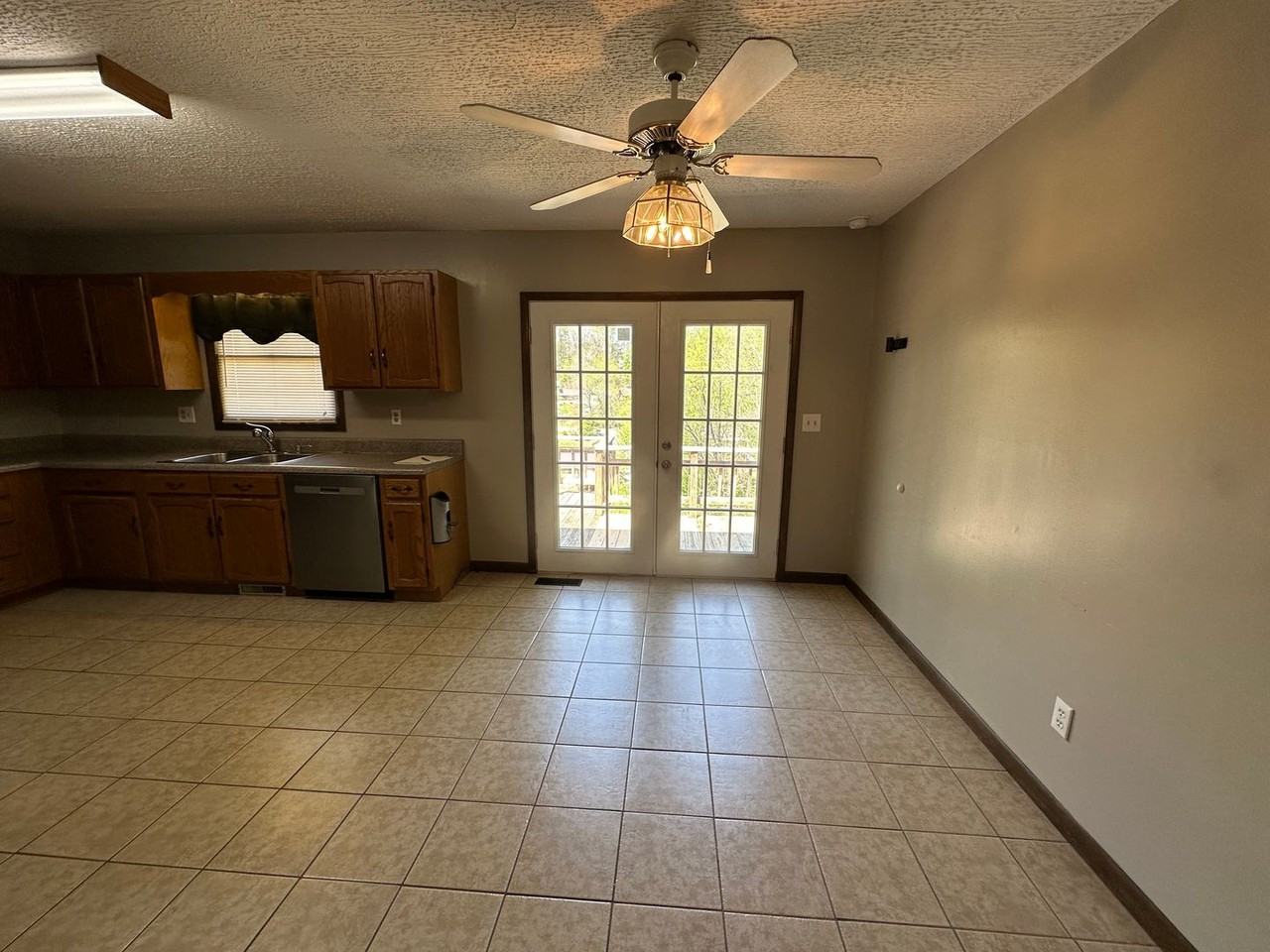 215 River Rd - Photo 3 of 11