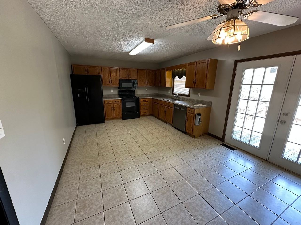 215 River Rd - Photo 4 of 11