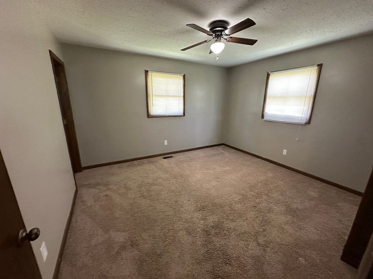 215 River Rd - Photo 7 of 11