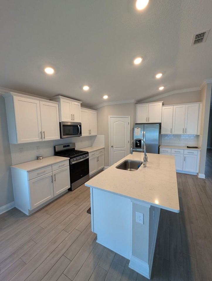 721 Narvarez Ave - Photo 7 of 39