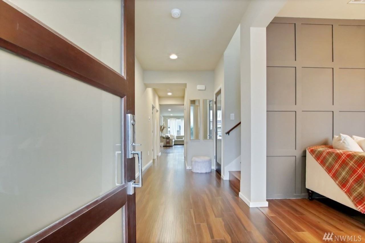 5611 Franklin Ave Se - Photo 2 of 26