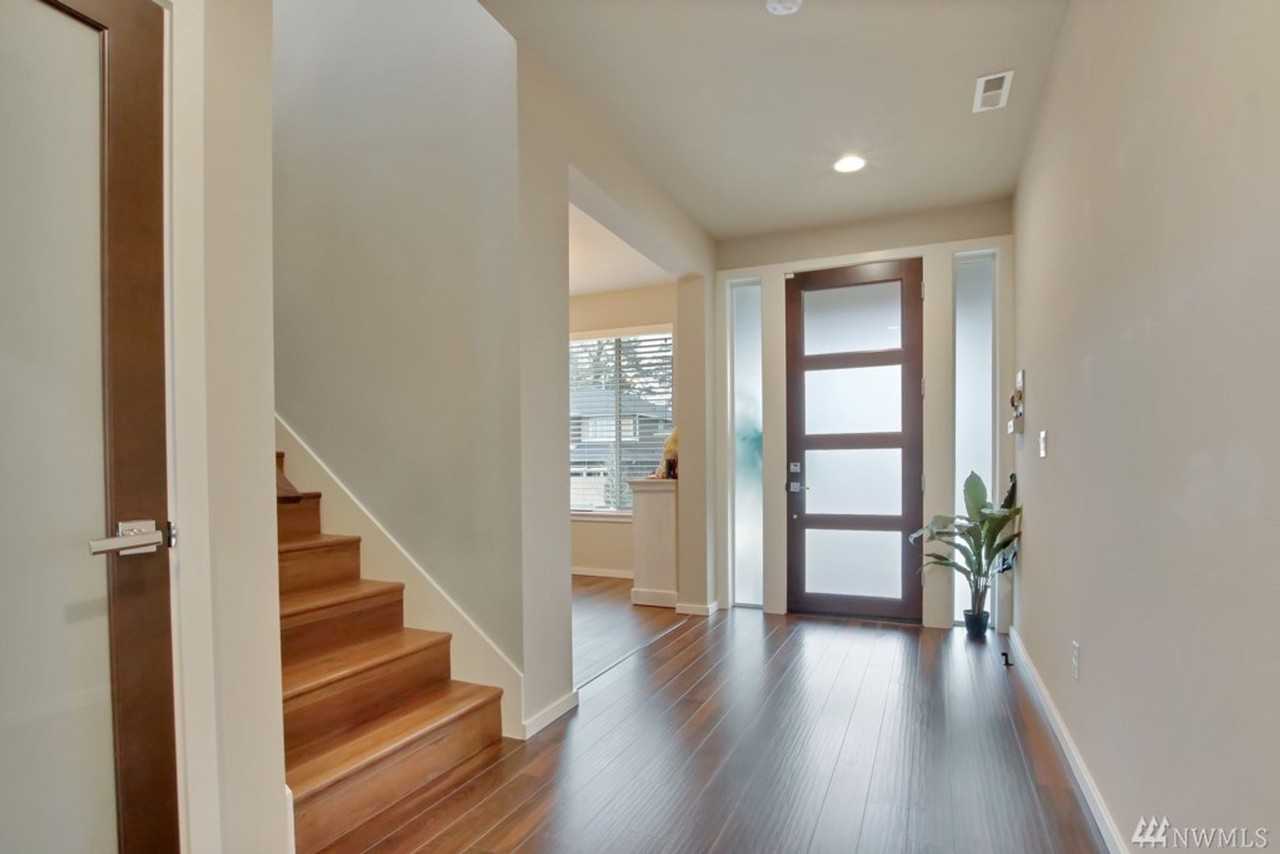 5611 Franklin Ave Se - Photo 3 of 26