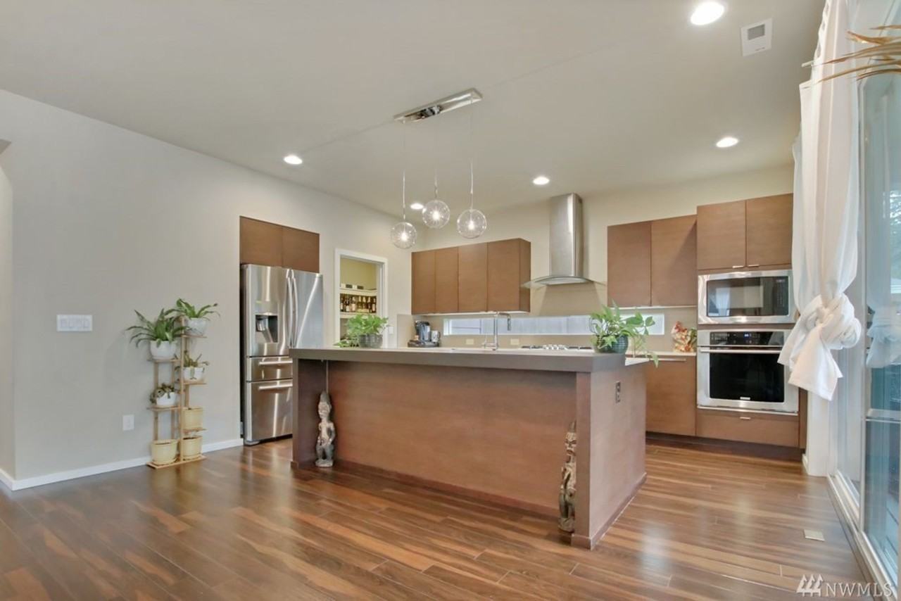 5611 Franklin Ave Se - Photo 6 of 26