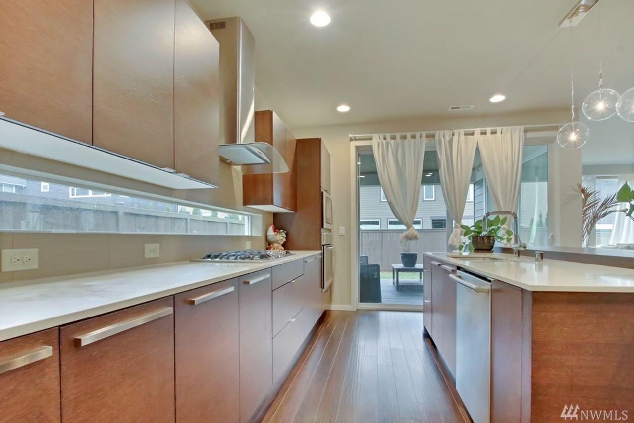 5611 Franklin Ave Se - Photo 7 of 26