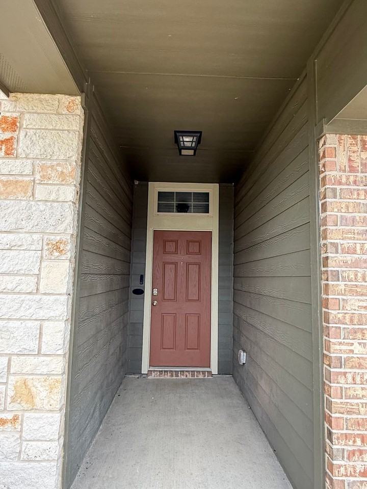 846 Ross Rd - Photo 2 of 15