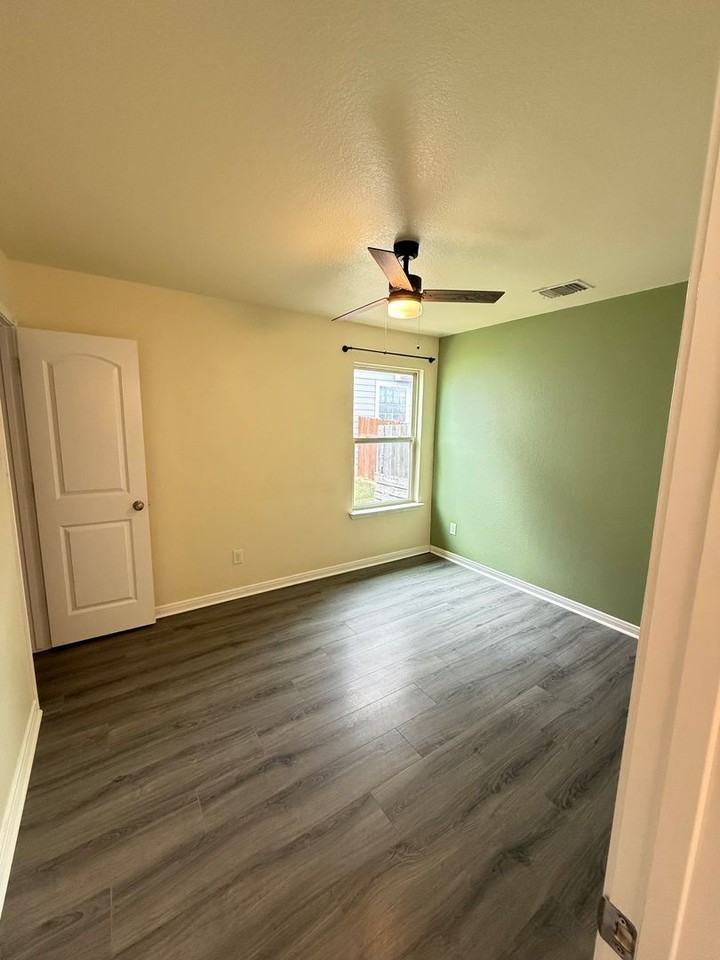 846 Ross Rd - Photo 3 of 15