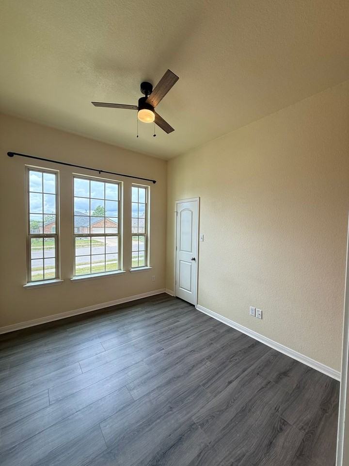 846 Ross Rd - Photo 5 of 15