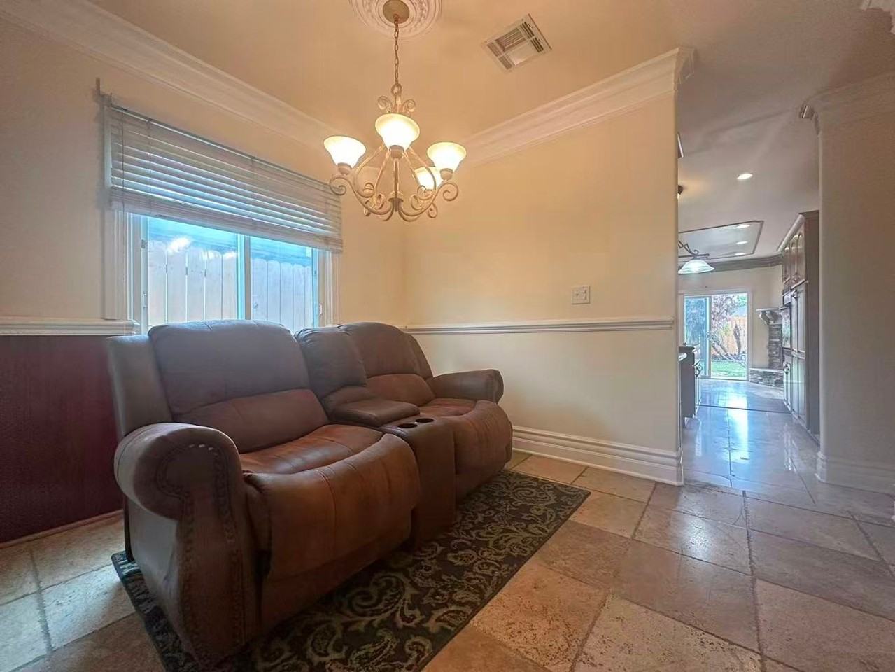 928 S Bon View Ave - Photo 4 of 16