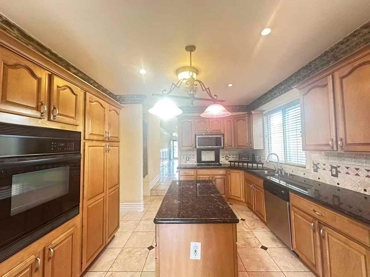 928 S Bon View Ave - Photo 6 of 16