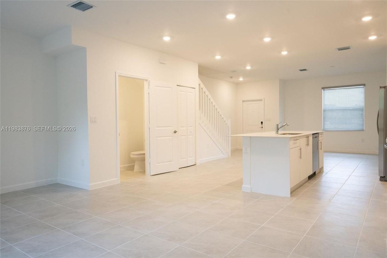 204 Se 10 Ct - Photo 2 of 13