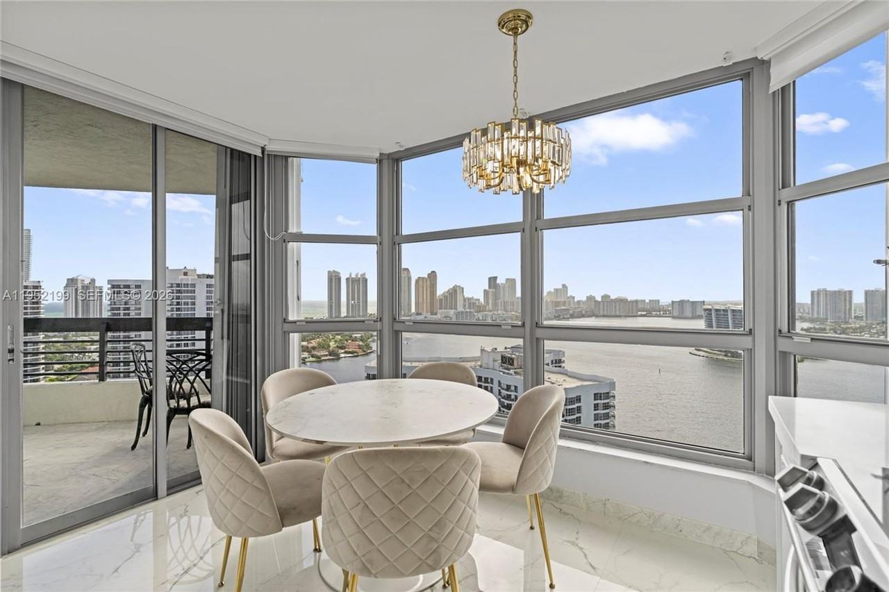 3500 Mystic Pointe Dr - Photo 4 of 15