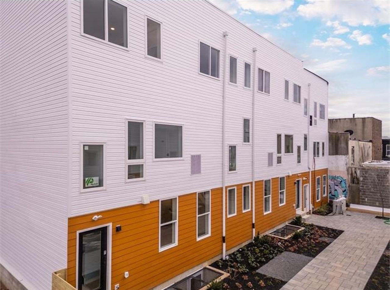 2721 N Howard St - Photo 7 of 8