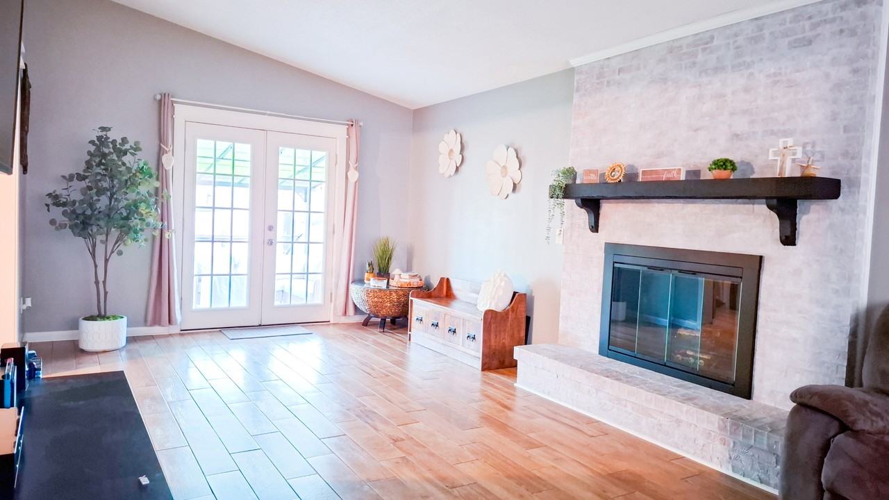403 Antler Dr #1 - Photo 3 of 27
