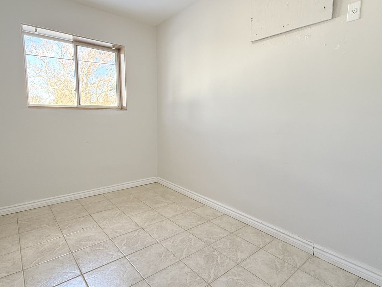 575 Assumption St #3 - Photo 5 of 15