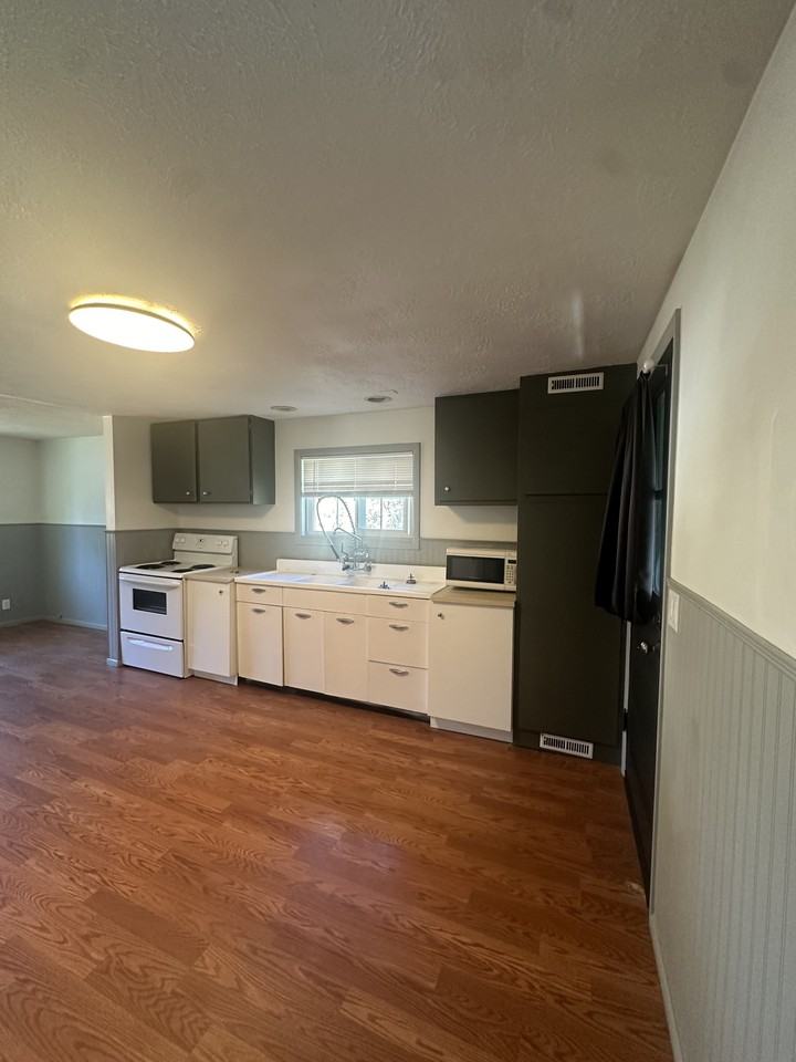 246 S 2nd E #1 - Photo 4 of 17