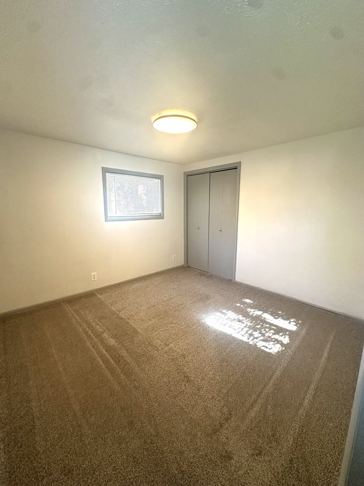 246 S 2nd E #1 - Photo 6 of 17