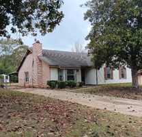 featured image of 713 Amity Ln #1