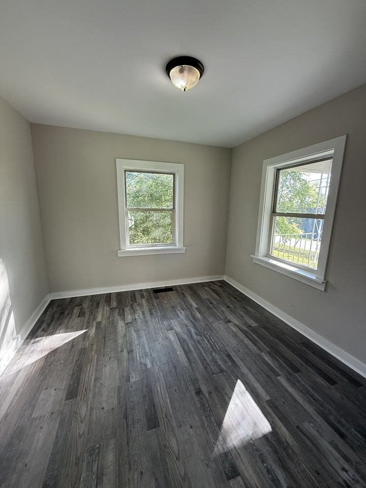 923 Woodward Rd #1 - Photo 3 of 8