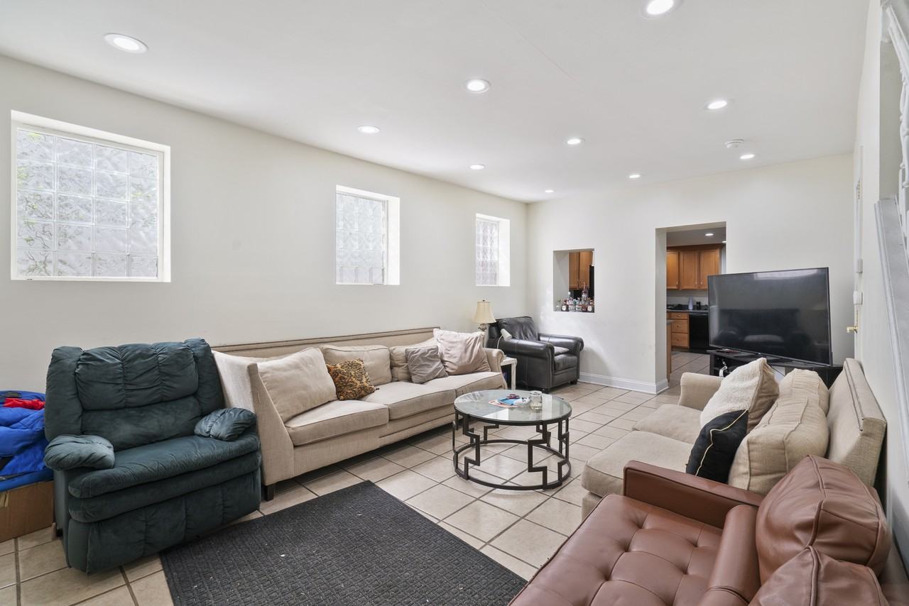 2135 Carey Way #2135 - Photo 2 of 25