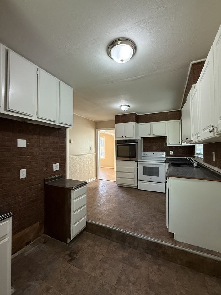 2320 5th St Nw #1 - Photo 4 of 9