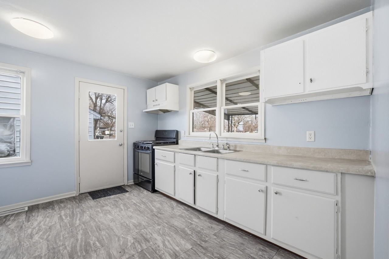 2719 Dewey St #1 - Photo 3 of 19