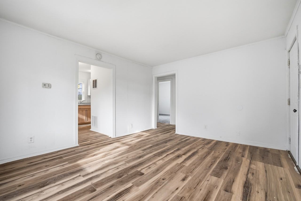 1614 W 18th St #1 - Photo 2 of 16