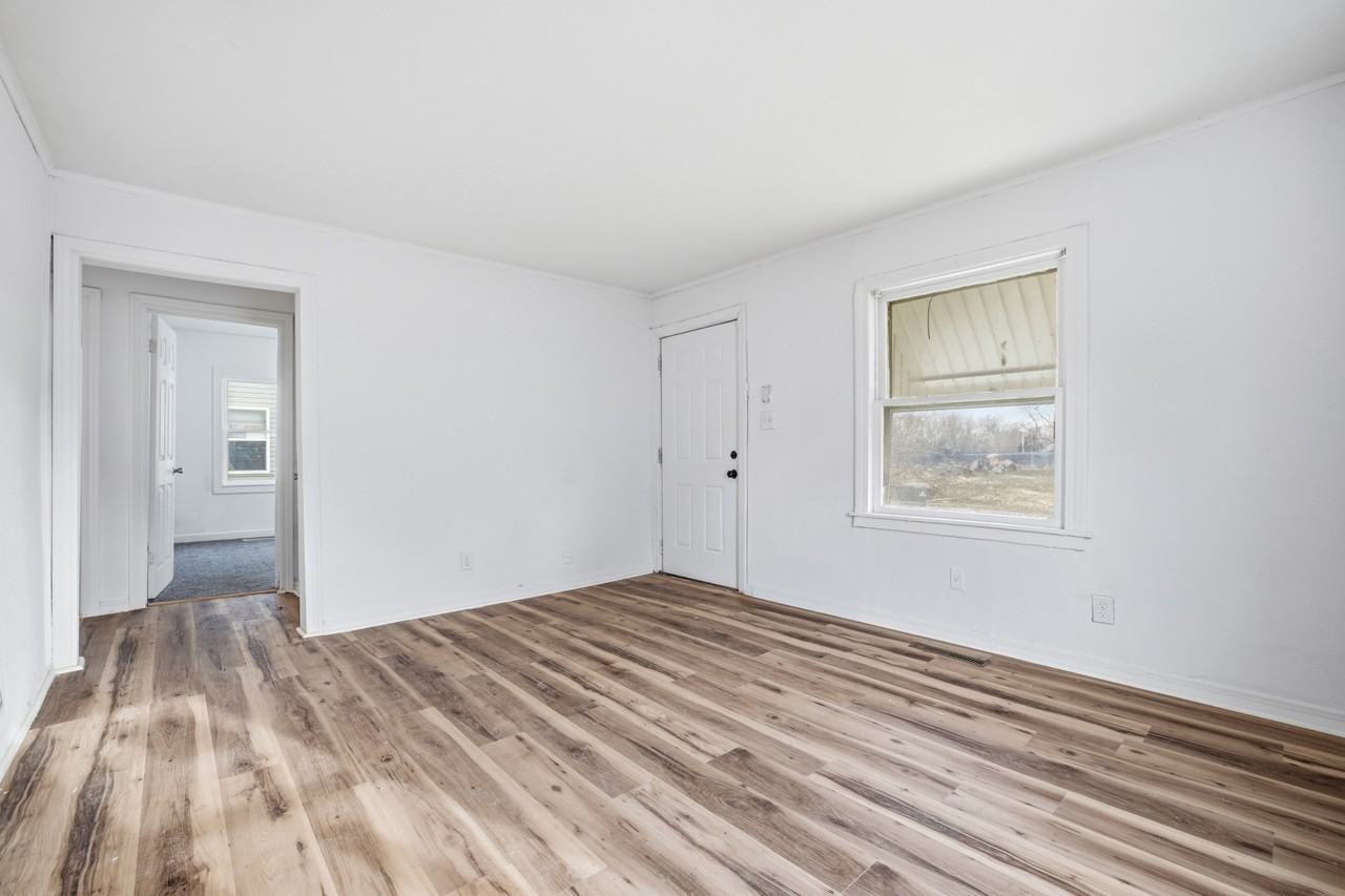 1614 W 18th St #1 - Photo 4 of 16