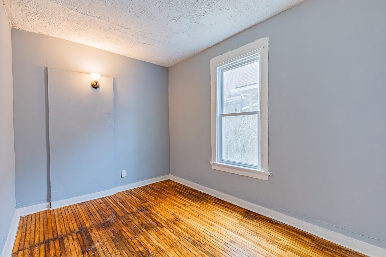 383 Champlain St - Photo 4 of 40