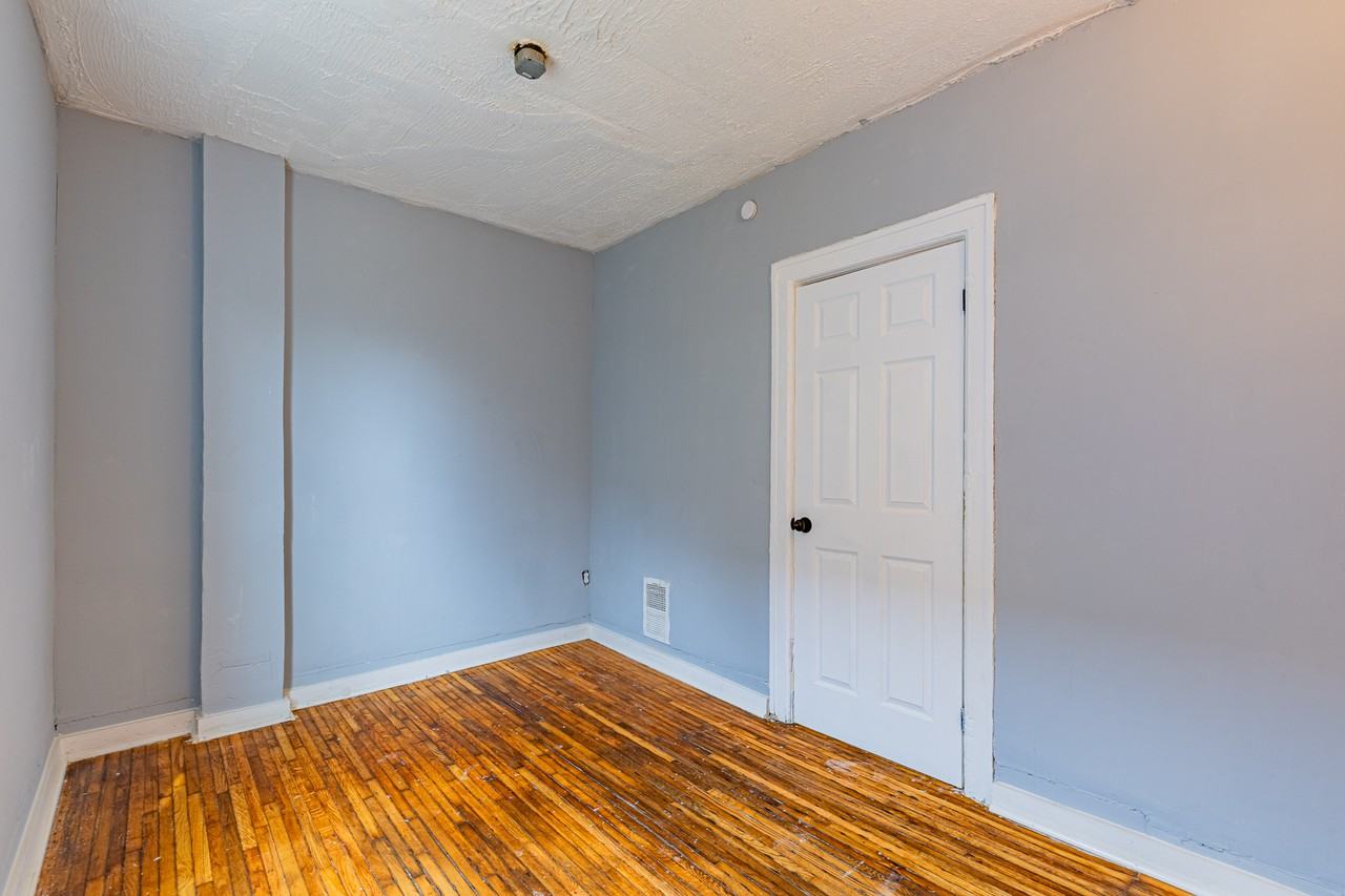 383 Champlain St - Photo 5 of 40