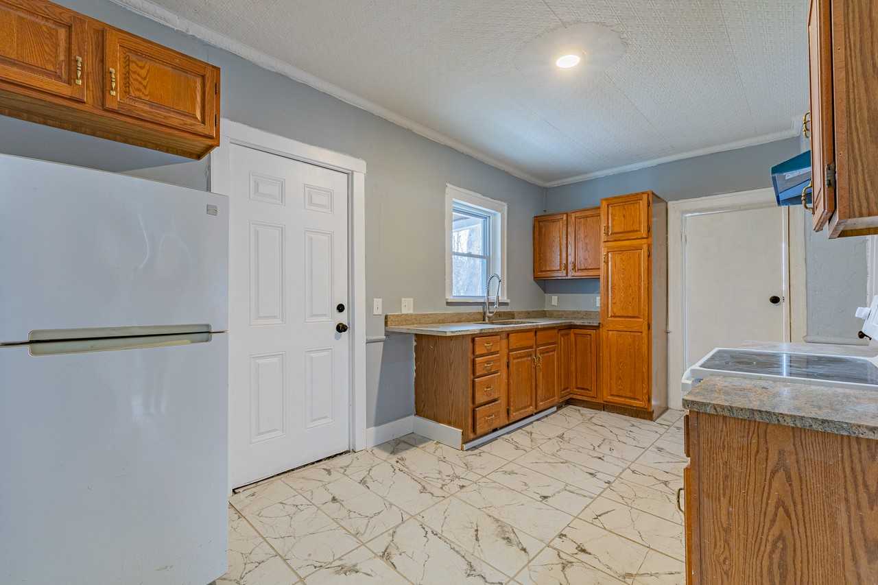 383 Champlain St - Photo 6 of 40