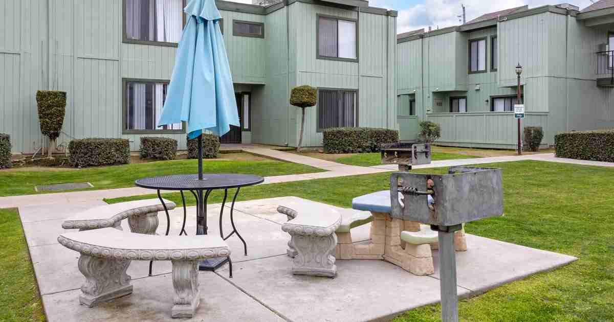 3670 McCall Ave. - 3 Bedrooms 2 Bath - Photo 3 of 8