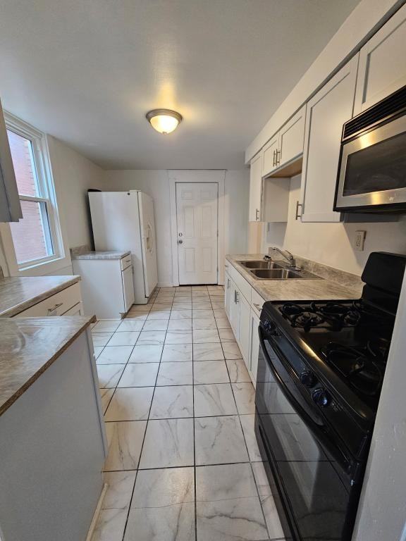 640 Pine St - Photo 2 of 12