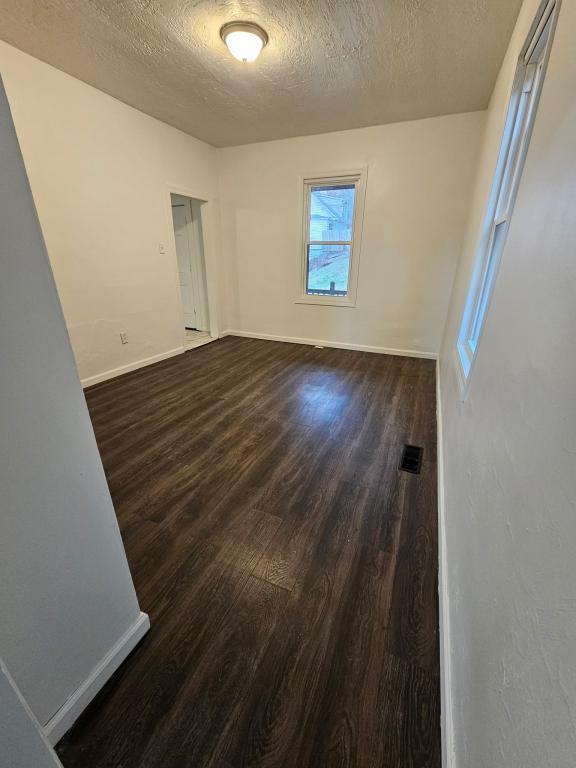 640 Pine St - Photo 4 of 12