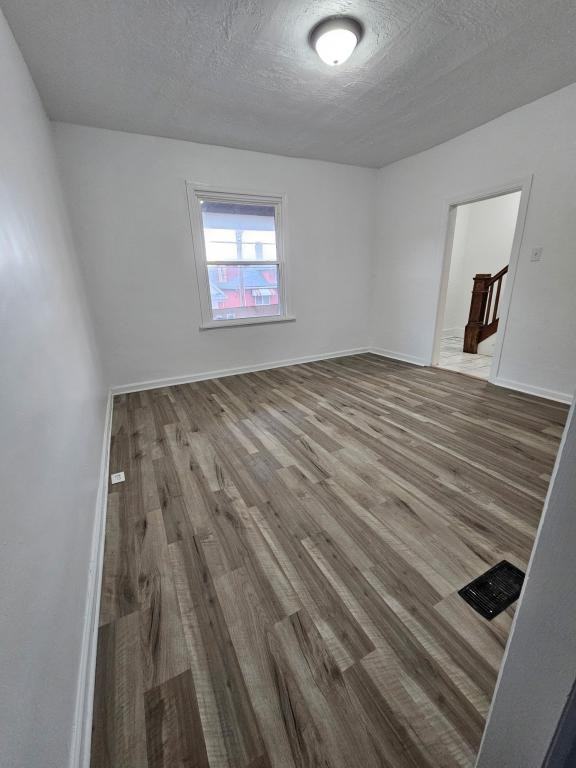 640 Pine St - Photo 5 of 12