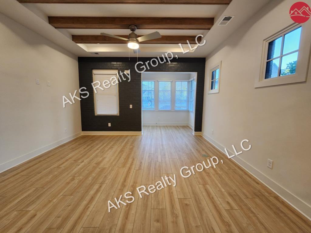 1012 Windsor Dr - Photo 4 of 16