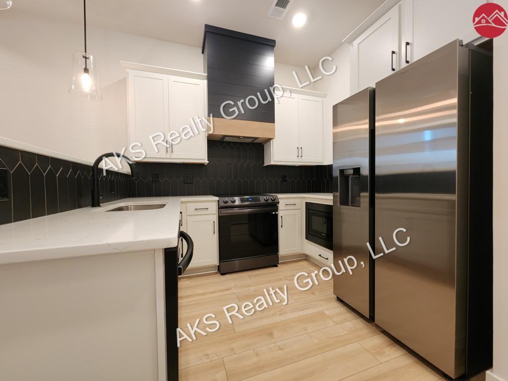 1012 Windsor Dr - Photo 5 of 16