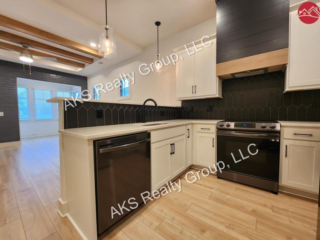 1012 Windsor Dr - Photo 6 of 16